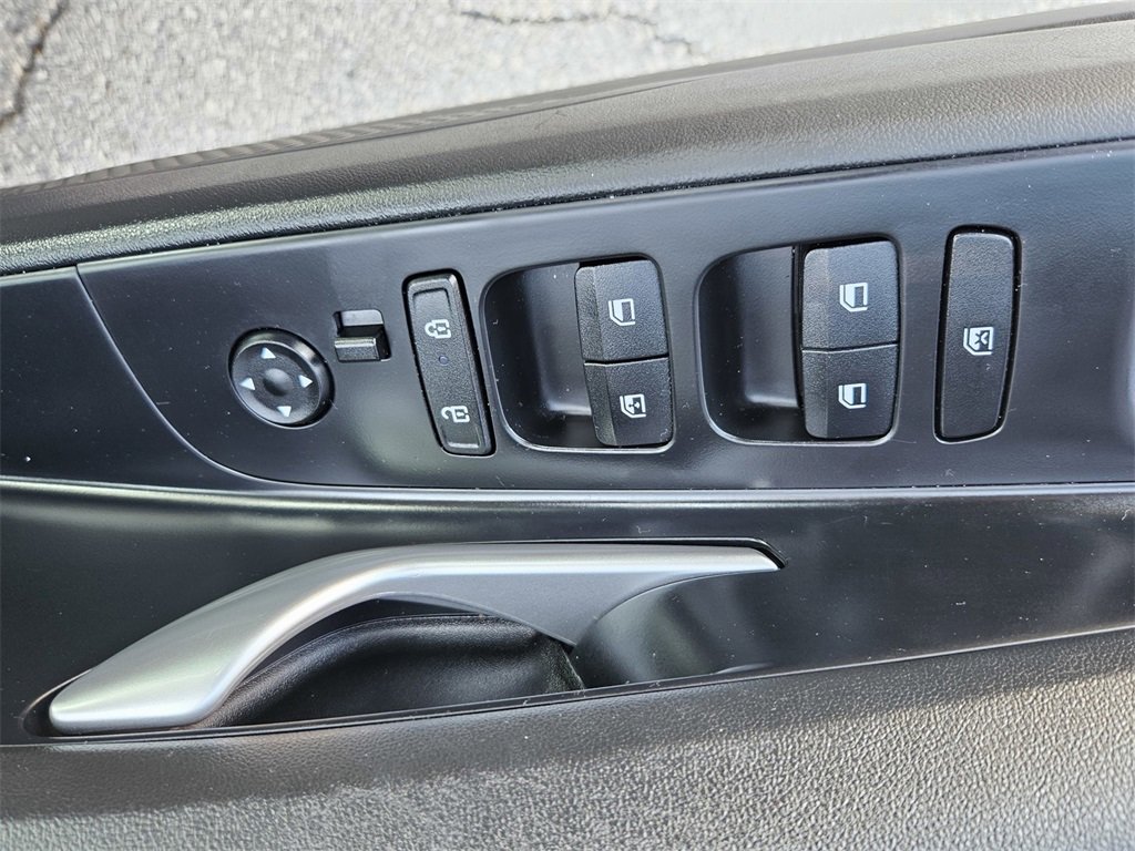 Used 2023 Hyundai Elantra Blue image 11