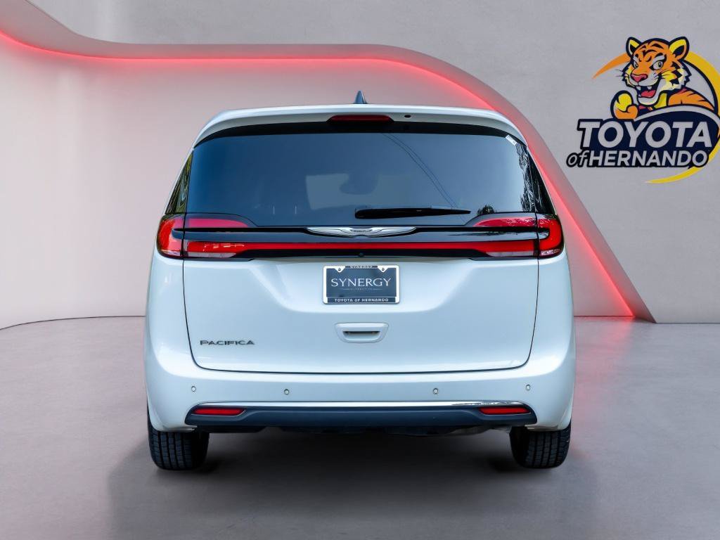 Used 2025 Chrysler Pacifica Select FWD image 7