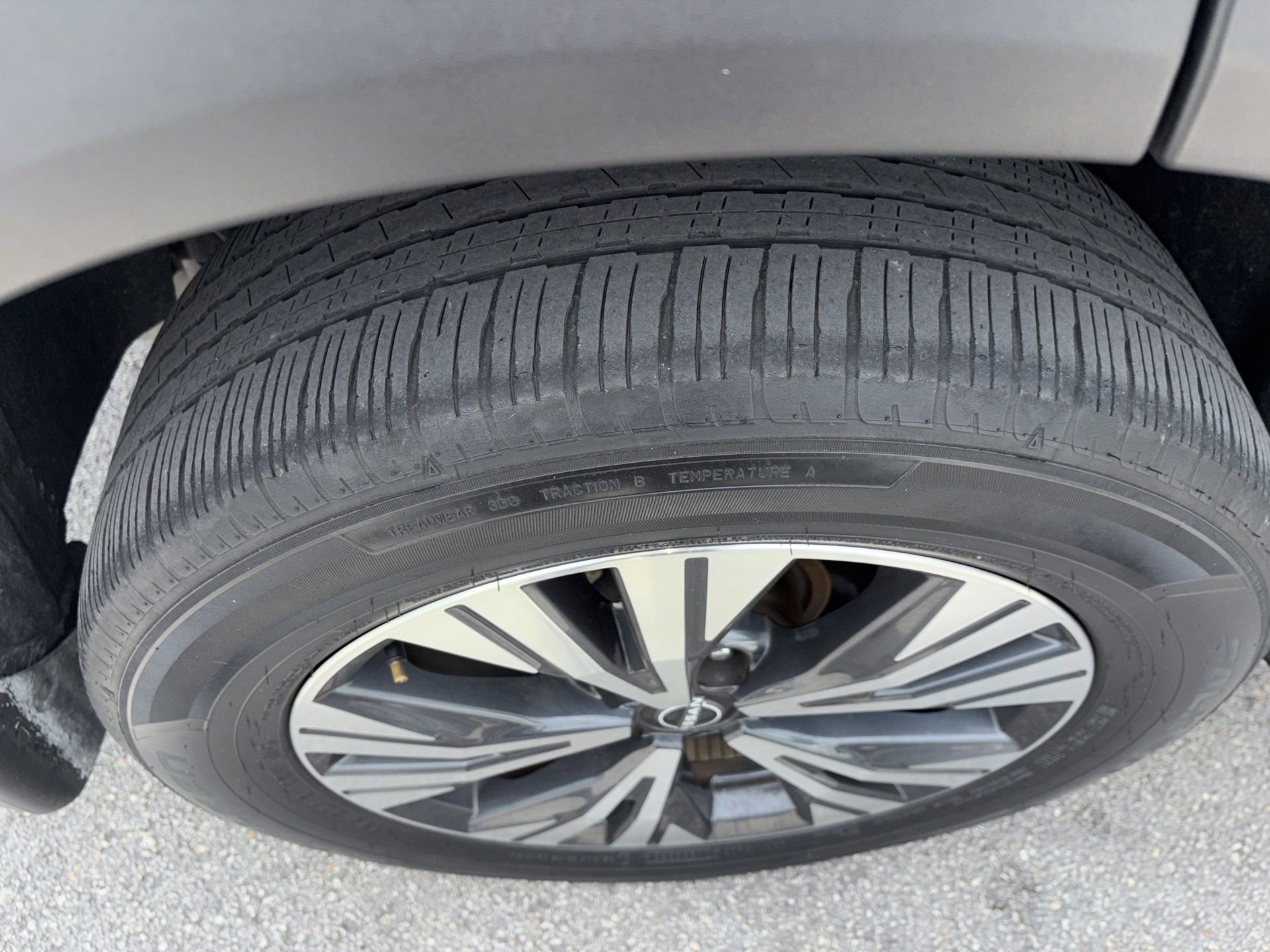 Used 2023 Nissan Rogue SV w/ SV Premium B Package image 13