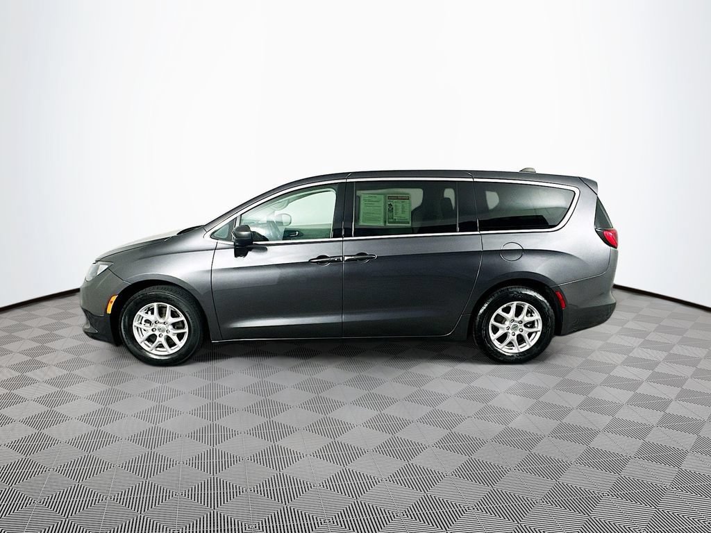 Certified 2023 Chrysler Voyager LX FWD image 6