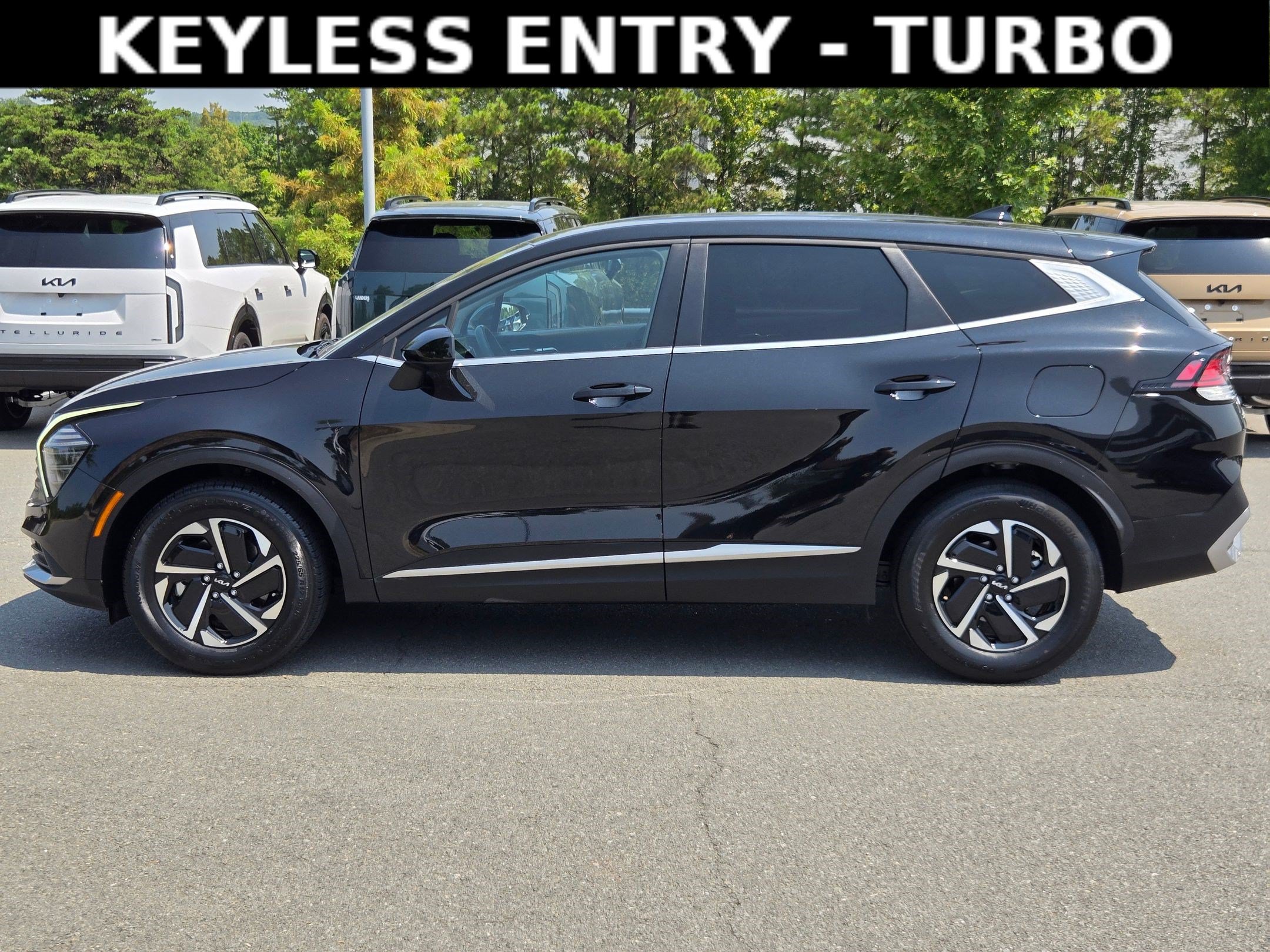 Used 2025 Kia Sportage LX FWD image 4