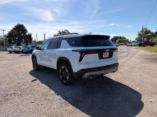 New 2027 Chevrolet Traverse LT w/ Sun and Wheel Package FWD image 7