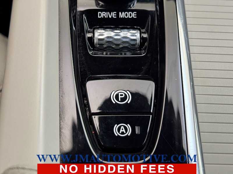 Used 2019 Volvo XC60 T5 Momentum w/ Multimedia Package AWD/4WD image 30
