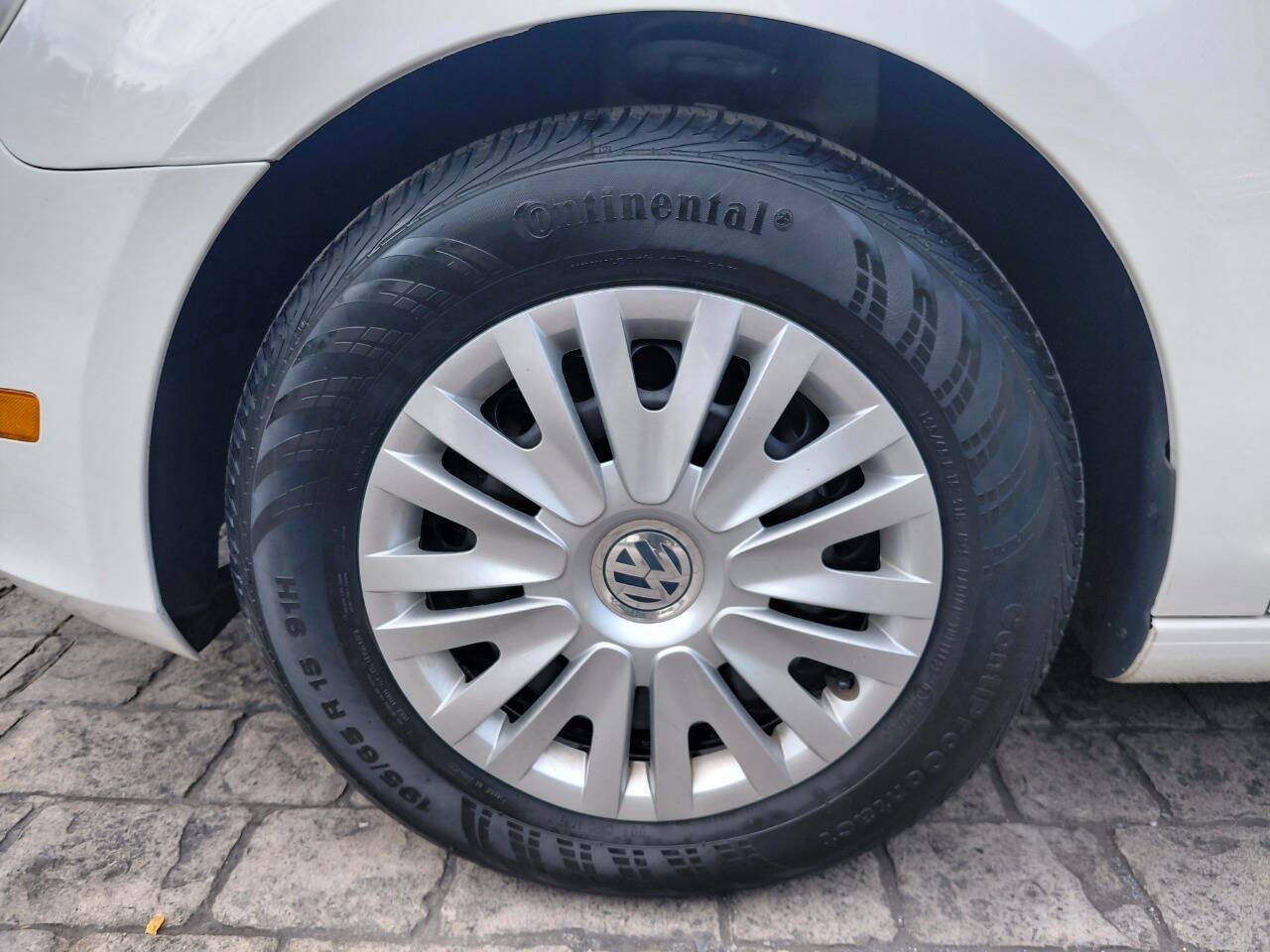 Used 2013 Volkswagen Golf 2-Door FWD image 14