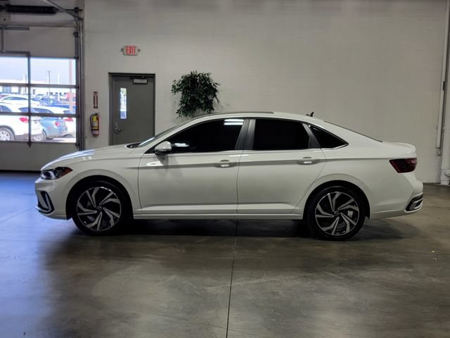Used 2025 Volkswagen Jetta SEL FWD image 8