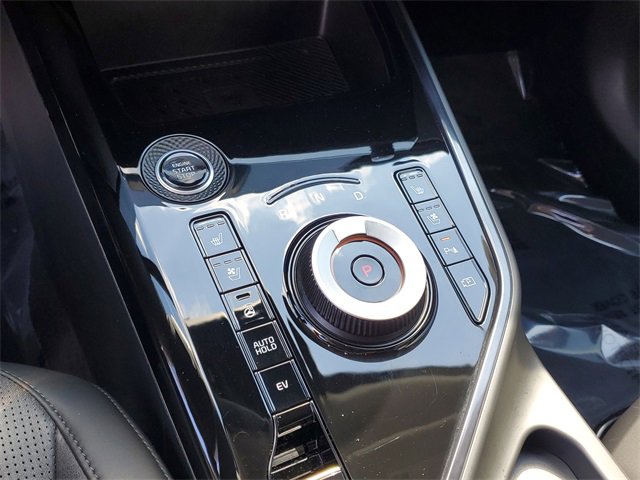Used 2024 Kia Niro SX Touring image 22