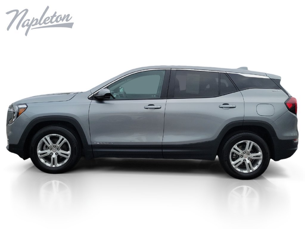 Used 2024 GMC Terrain SLE FWD image 2