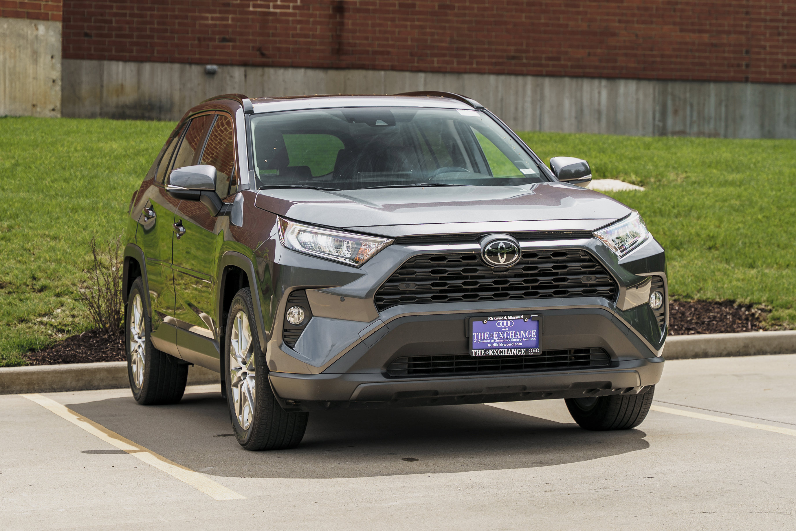Used 2020 Toyota RAV4 XLE Premium AWD/4WD image 2