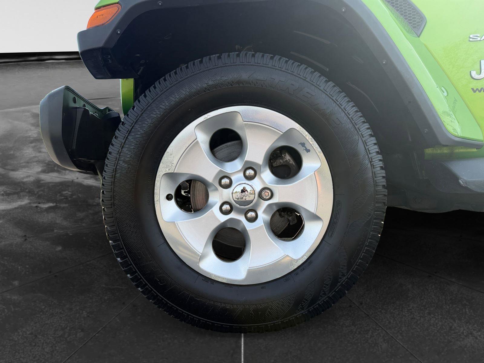 Used 2018 Jeep Wrangler Unlimited Sahara w/ Dual Top Group image 9