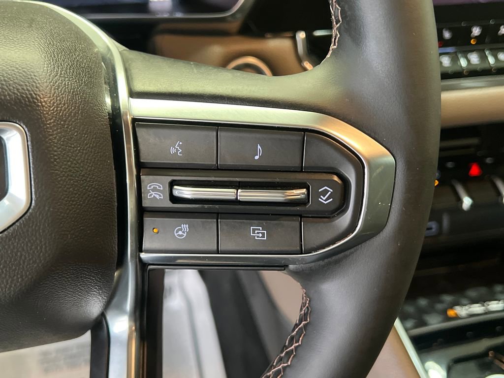 Used 2025 GMC Canyon Denali image 32