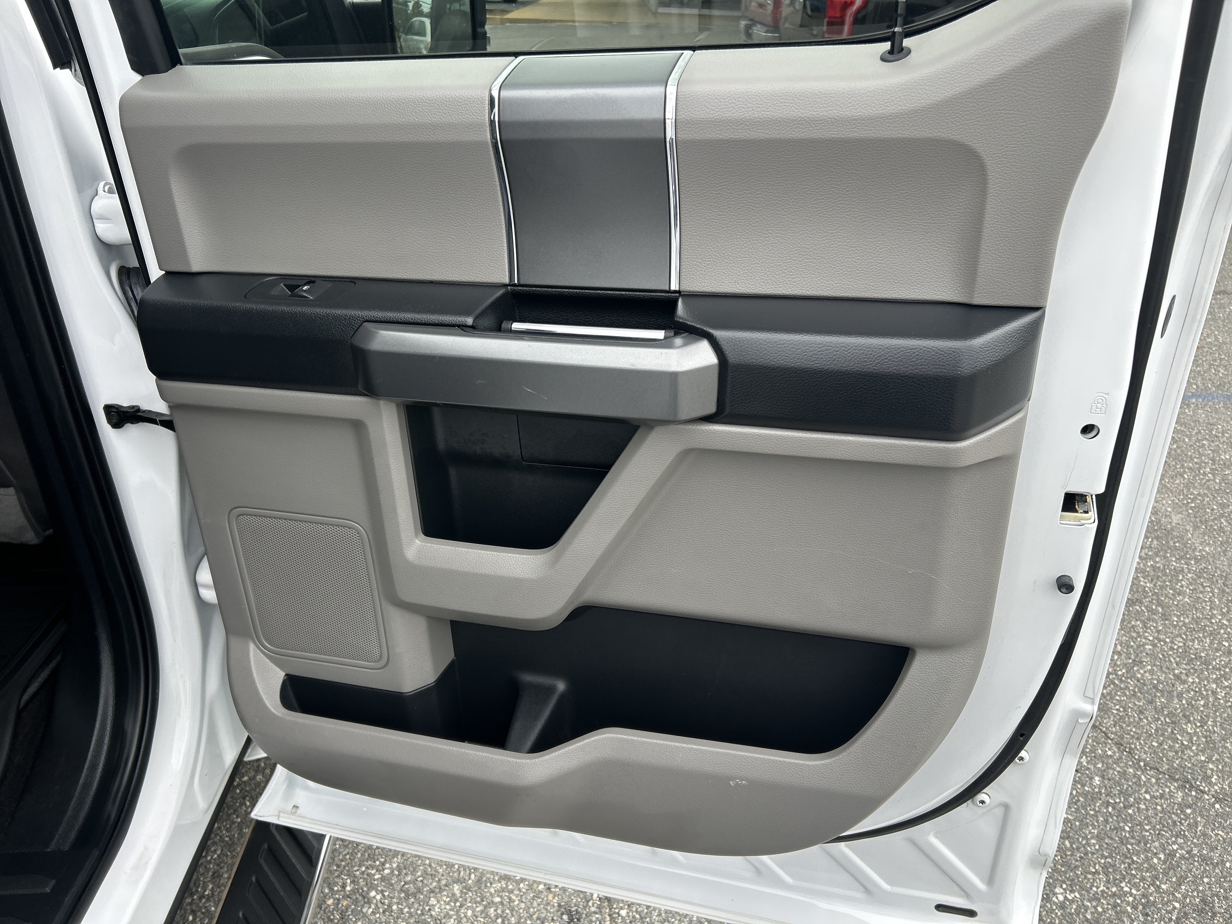 Used 2019 Ford F150 XLT w/ Equipment Group 302A Luxury AWD/4WD image 18