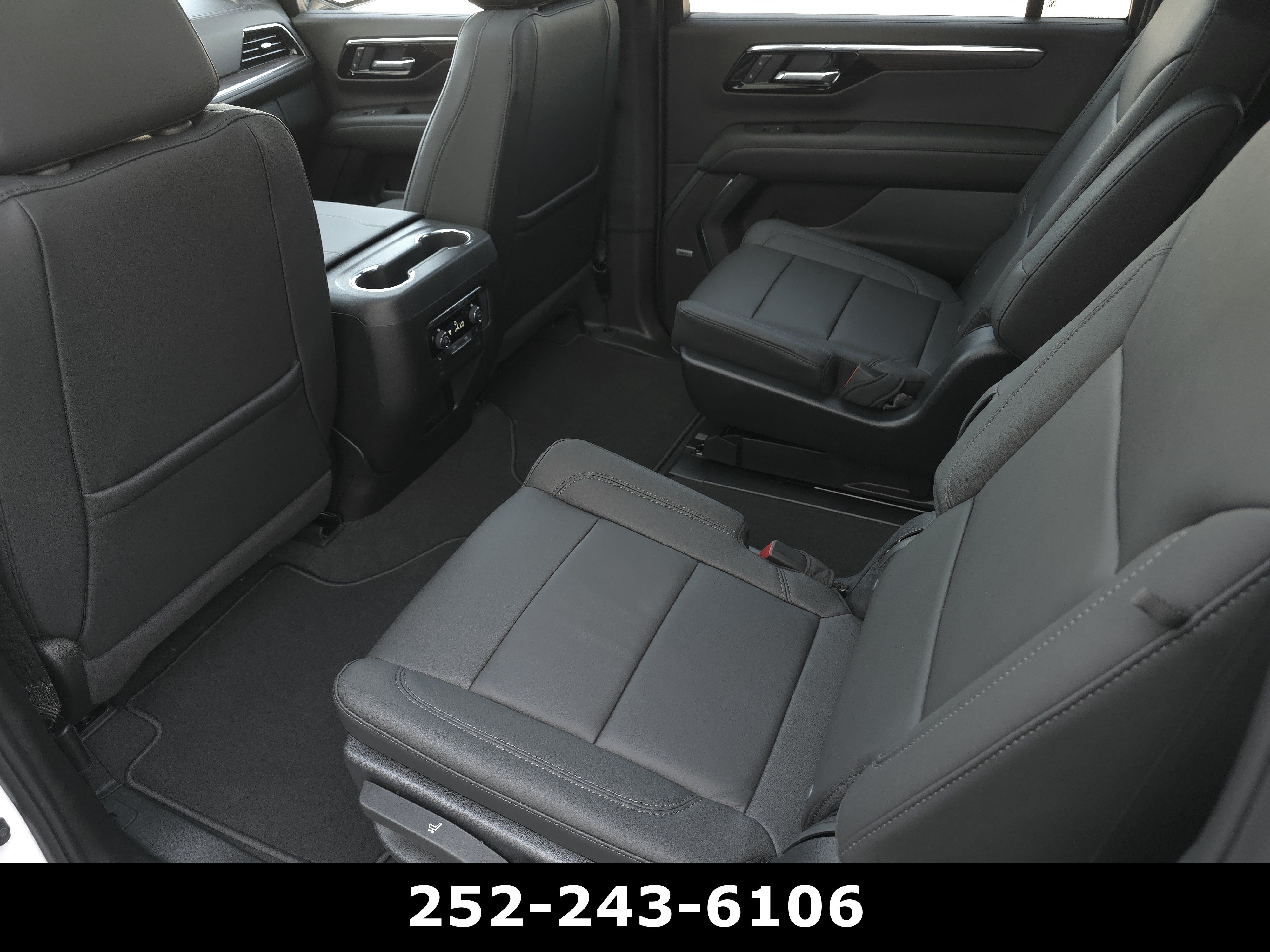Used 2025 Chevrolet Suburban Z71 w/ Z71 Off-Road Package AWD/4WD image 32