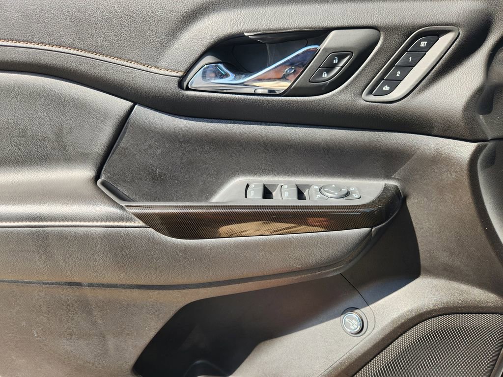 Used 2023 GMC Acadia AT4 w/ Technology Package image 22