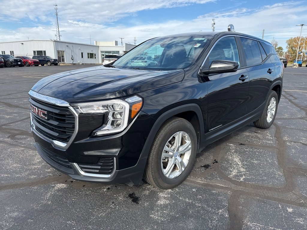 Used 2024 GMC Terrain SLE image 4