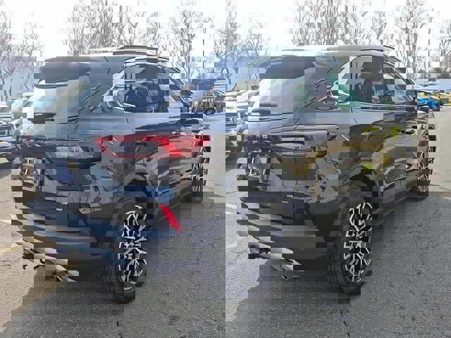 Certified 2024 Ford Escape SE w/ PHEV Premium Package image 5