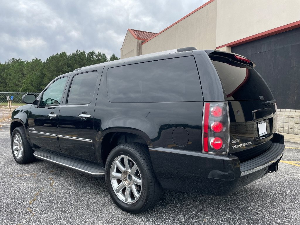 Used 2012 GMC Yukon XL Denali RWD image 9