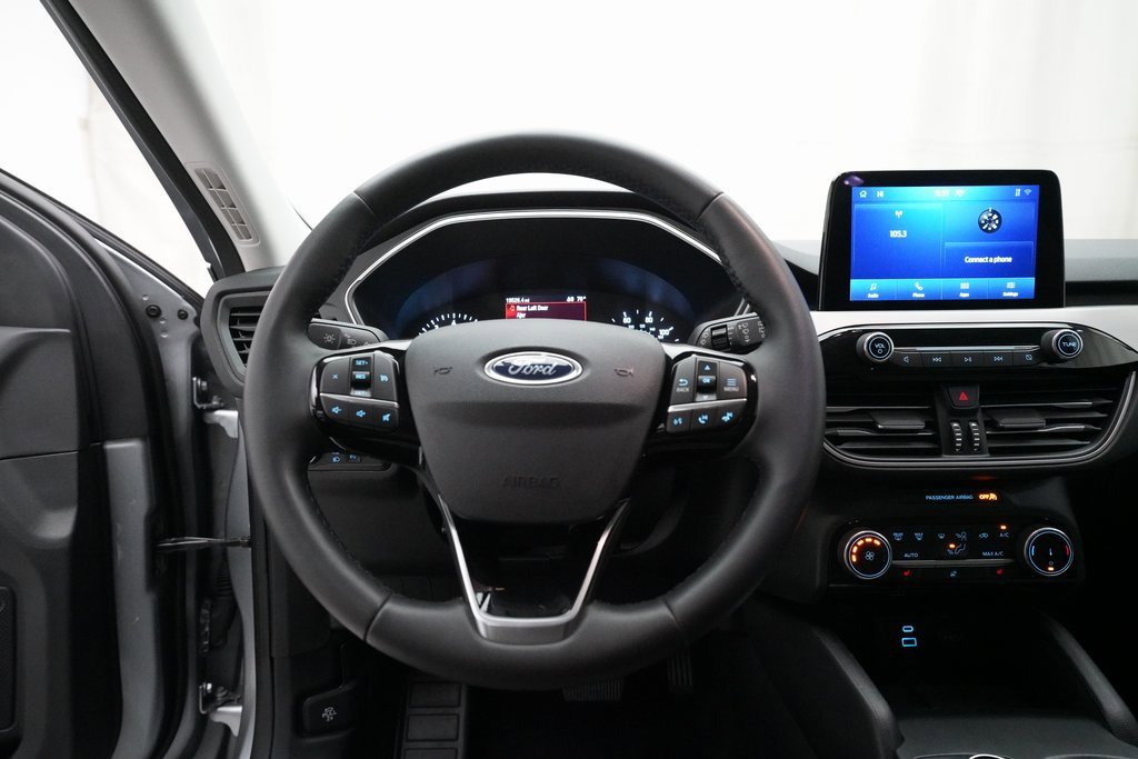 Used 2022 Ford Escape SE w/ Cold Weather Package image 4