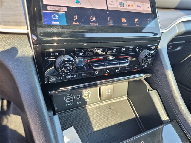 New 2025 Jeep Grand Cherokee Limited w/ Luxury Tech Group II image 26
