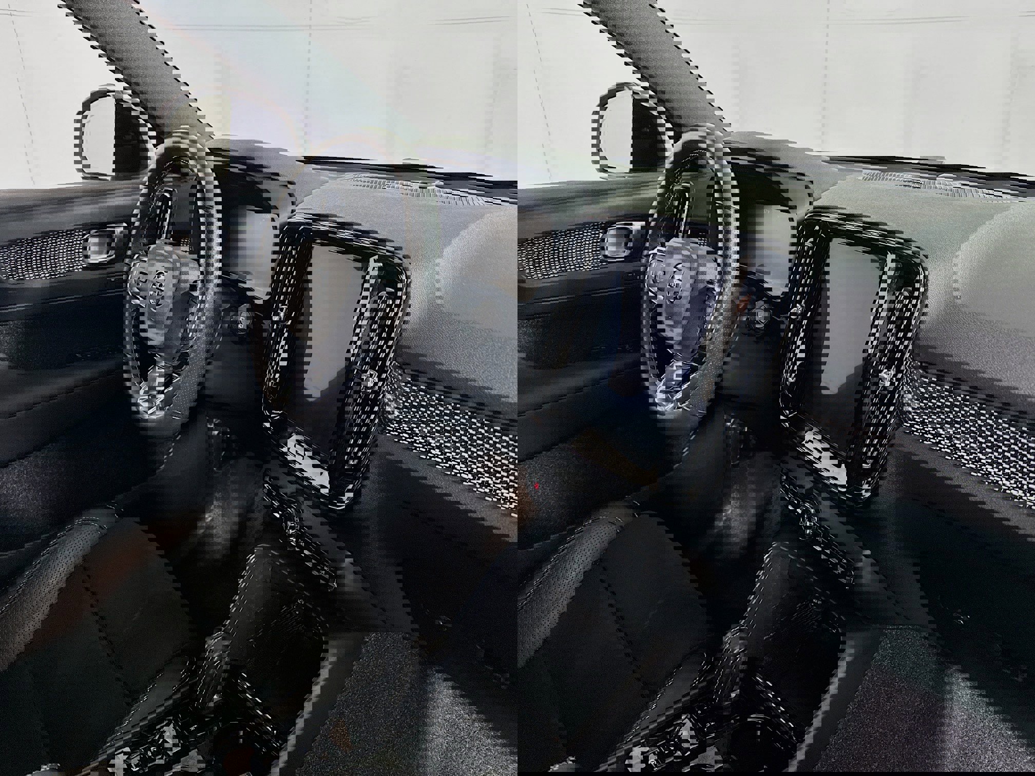 Used 2021 Volvo XC40 T5 R-Design w/ Protection Package Premier image 28