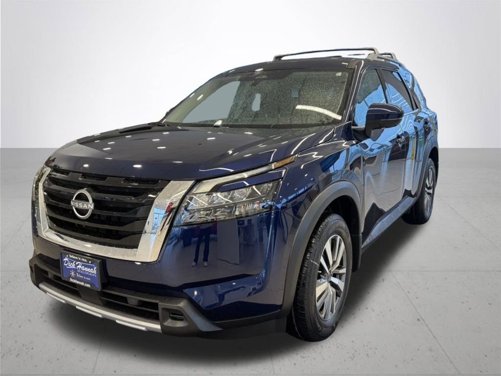 New 2025 Nissan Pathfinder SL image 2