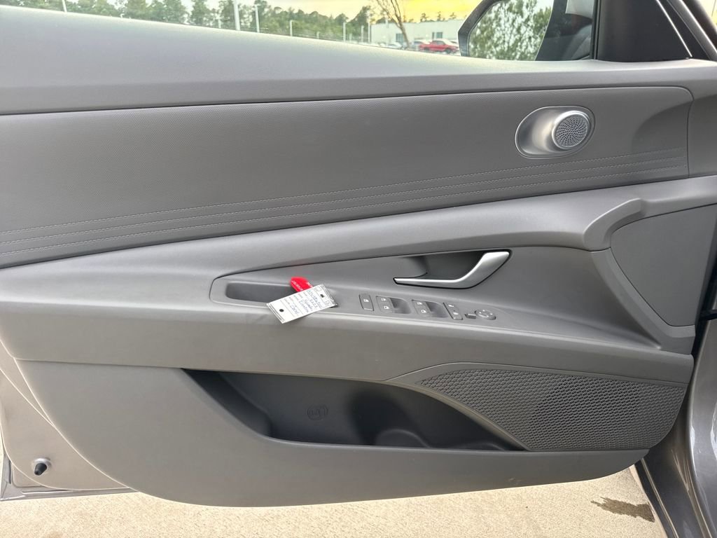 Used 2023 Hyundai Elantra SEL image 14