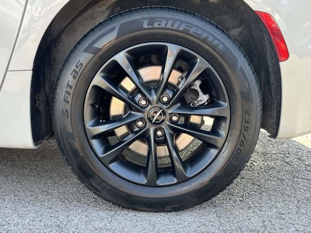 Used 2020 Chrysler Pacifica Touring-L w/ Advanced Safetytec Group image 11