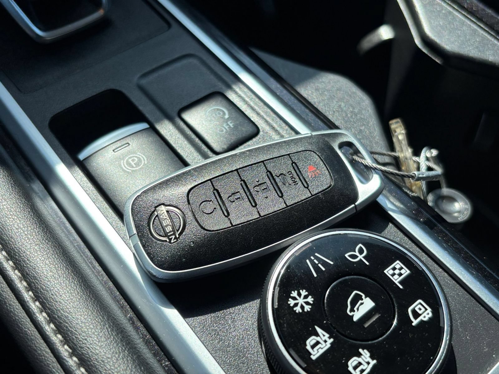 Used 2025 Nissan Pathfinder SV AWD/4WD image 22