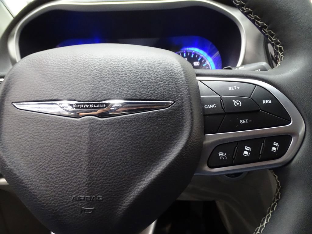 Used 2024 Chrysler Pacifica Touring-L image 27