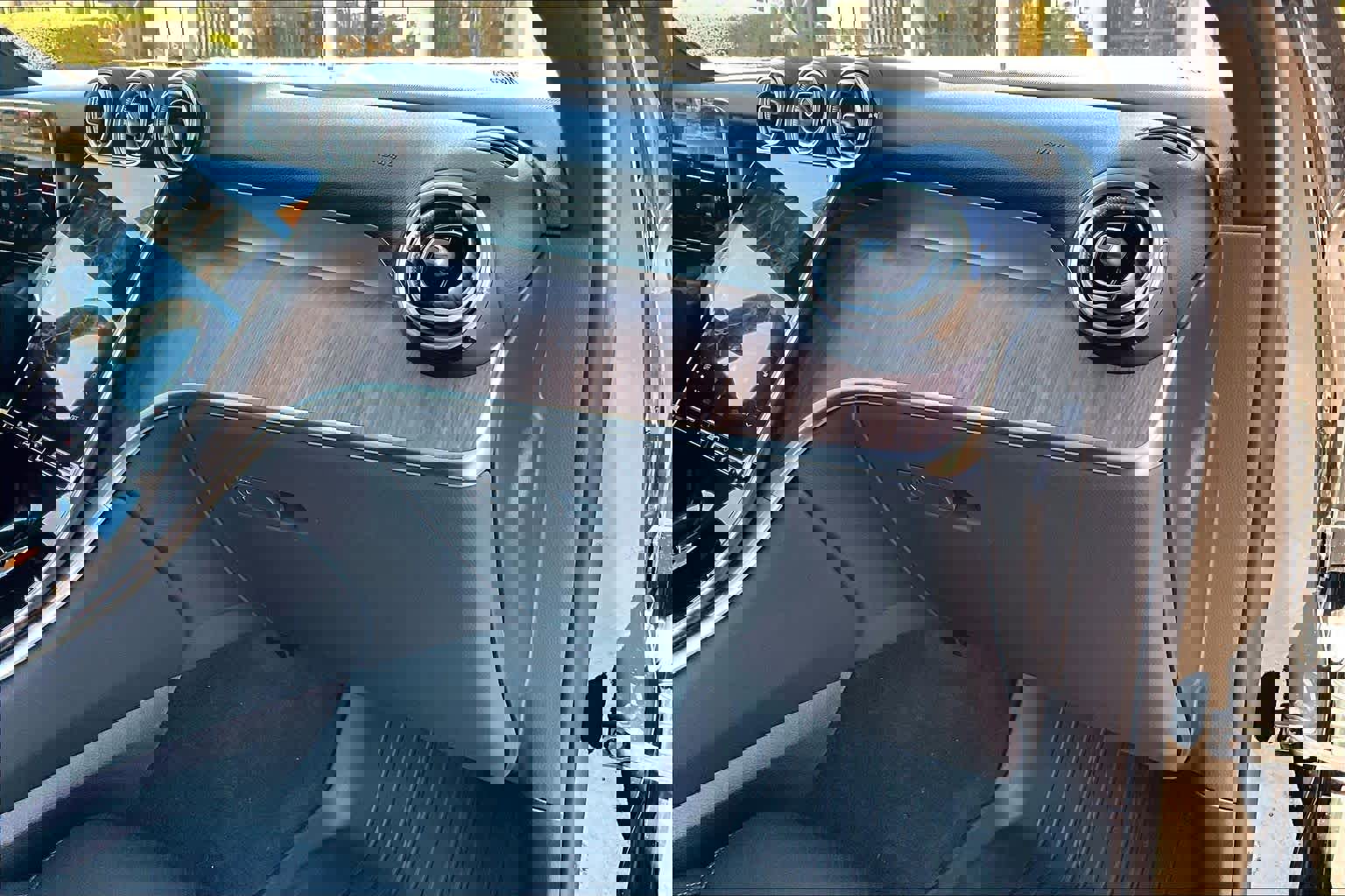 Used 2025 Mercedes-Benz GLC 300 4MATIC image 19