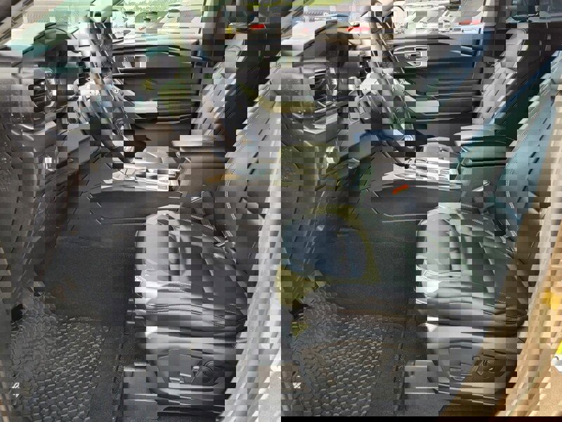 Used 2021 Ford Explorer XLT w/ Equipment Group 202A image 5