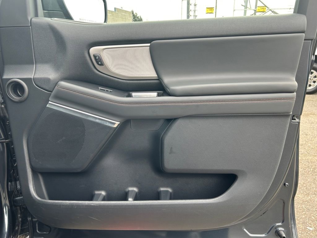 Used 2025 Ford Expedition Active image 25