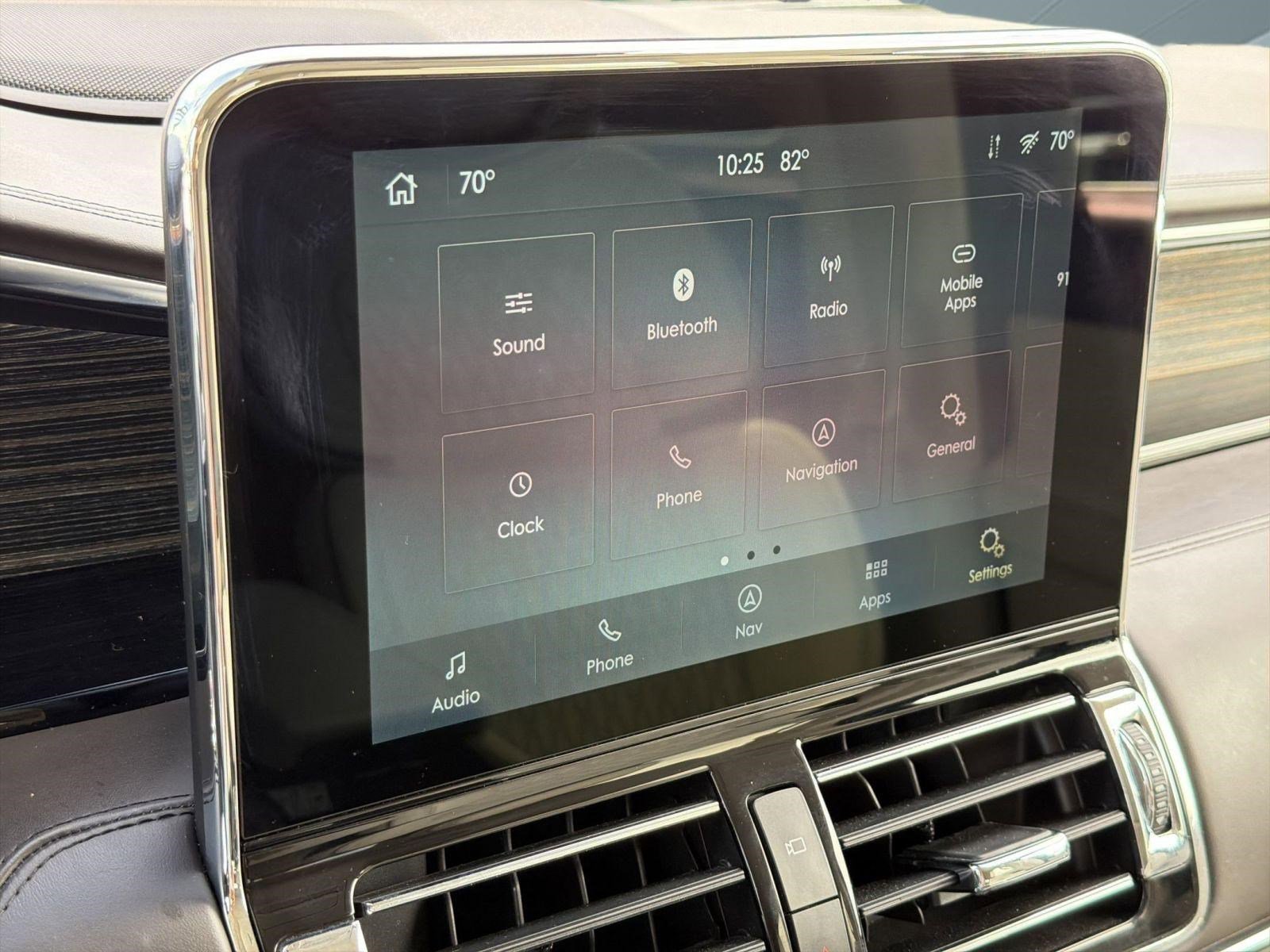 Used 2020 Lincoln Navigator Black Label w/ Cargo Convenience Package AWD/4WD image 23