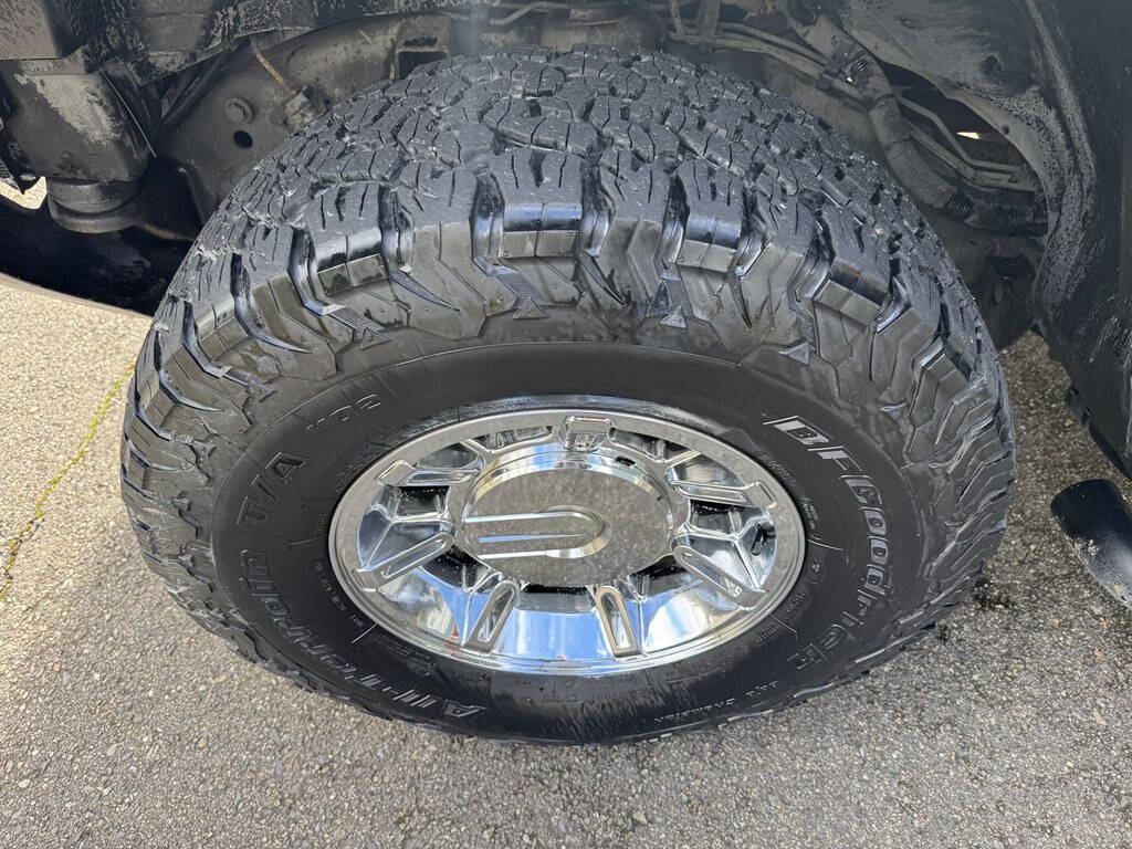 Used 2004 HUMMER H2 w/ Preferred Equipment Group image 23