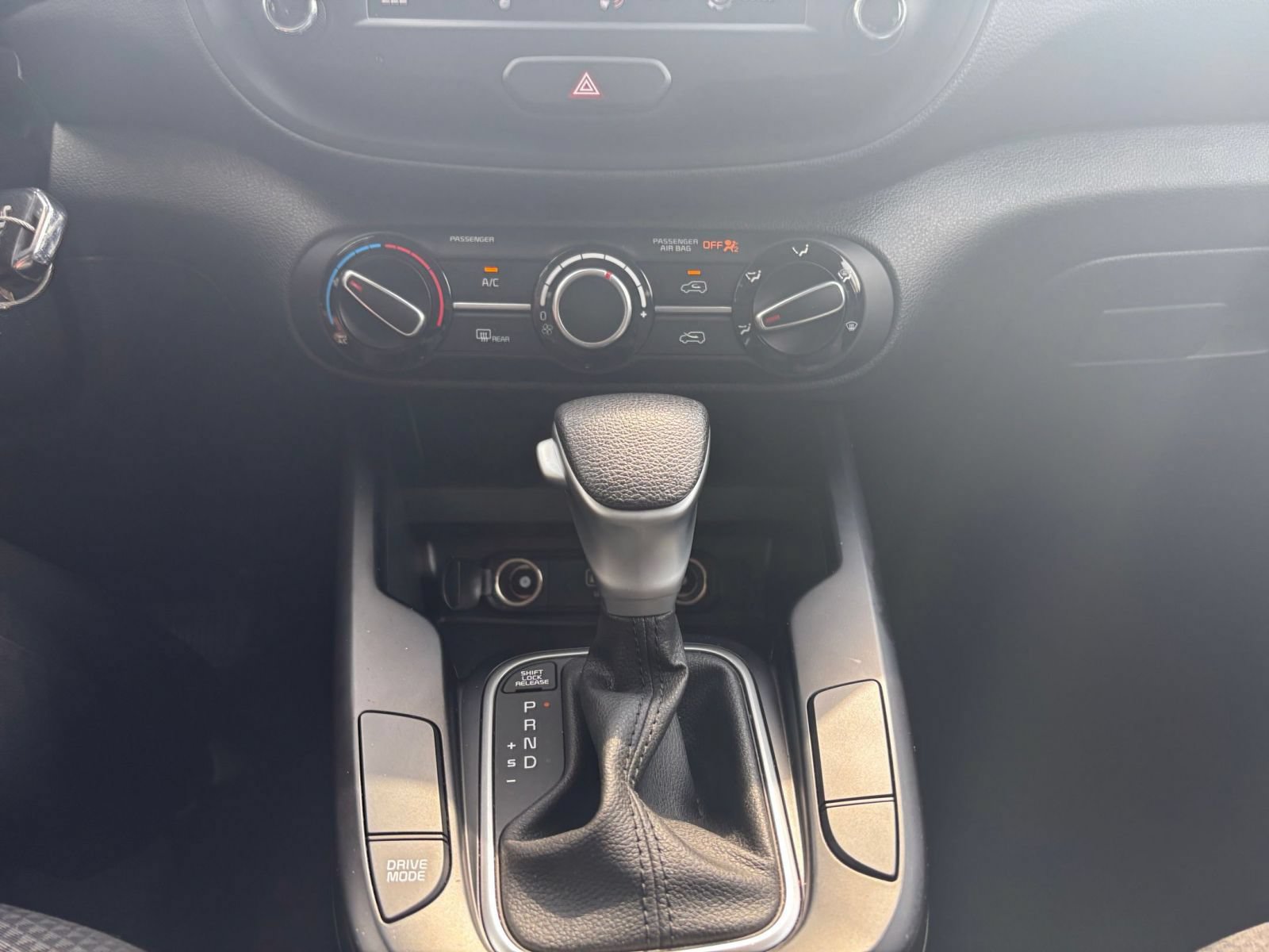Used 2025 Kia Soul LX w/ LX Technology Package FWD image 17