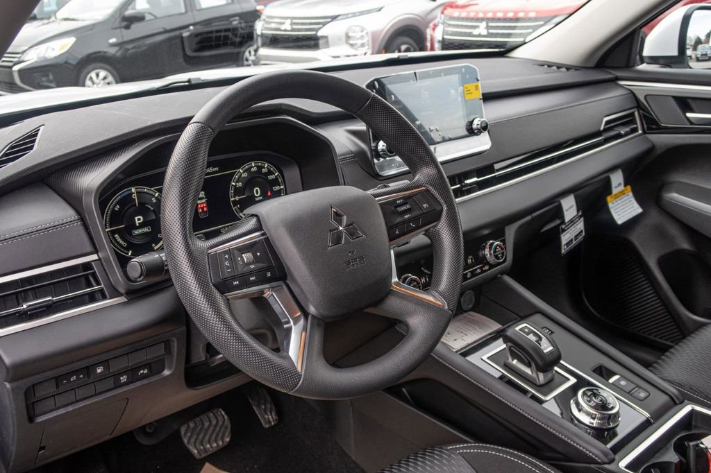 New 2025 Mitsubishi Outlander ES image 25