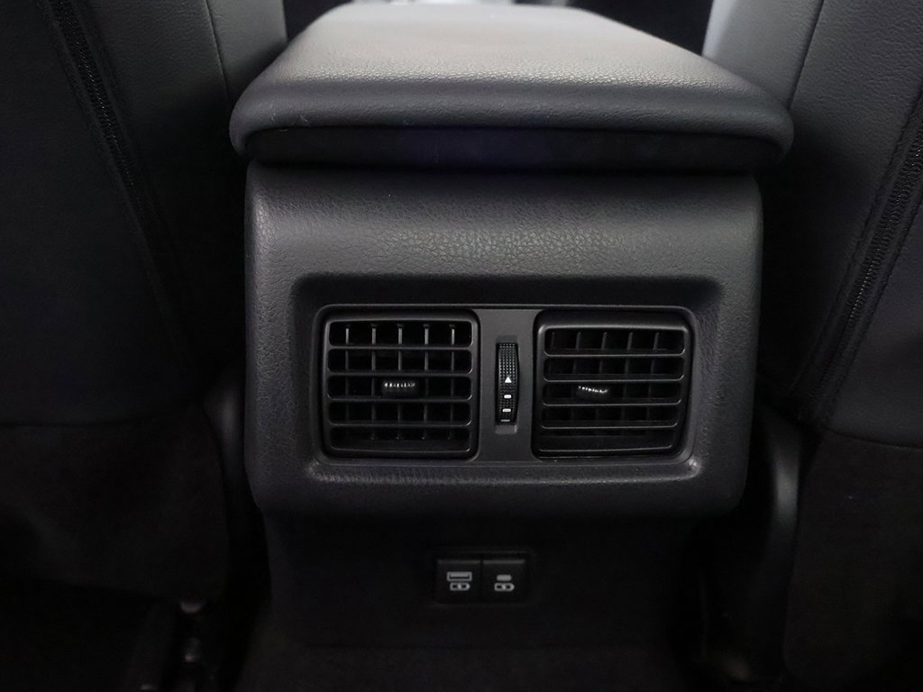 Used 2025 Toyota Camry SE image 31