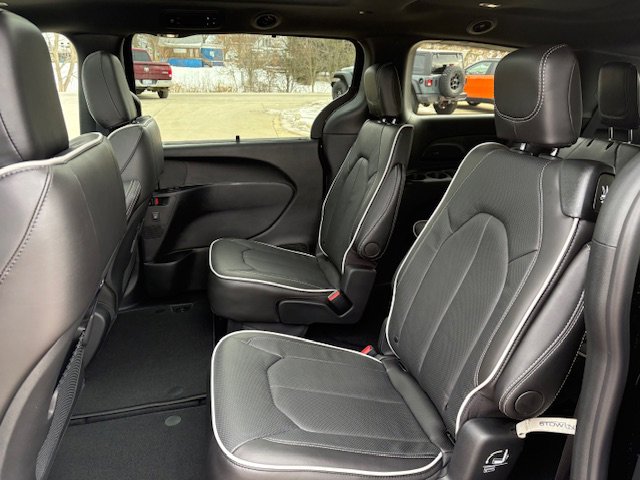 New 2026 Chrysler Pacifica Limited w/ S Appearance Package image 9