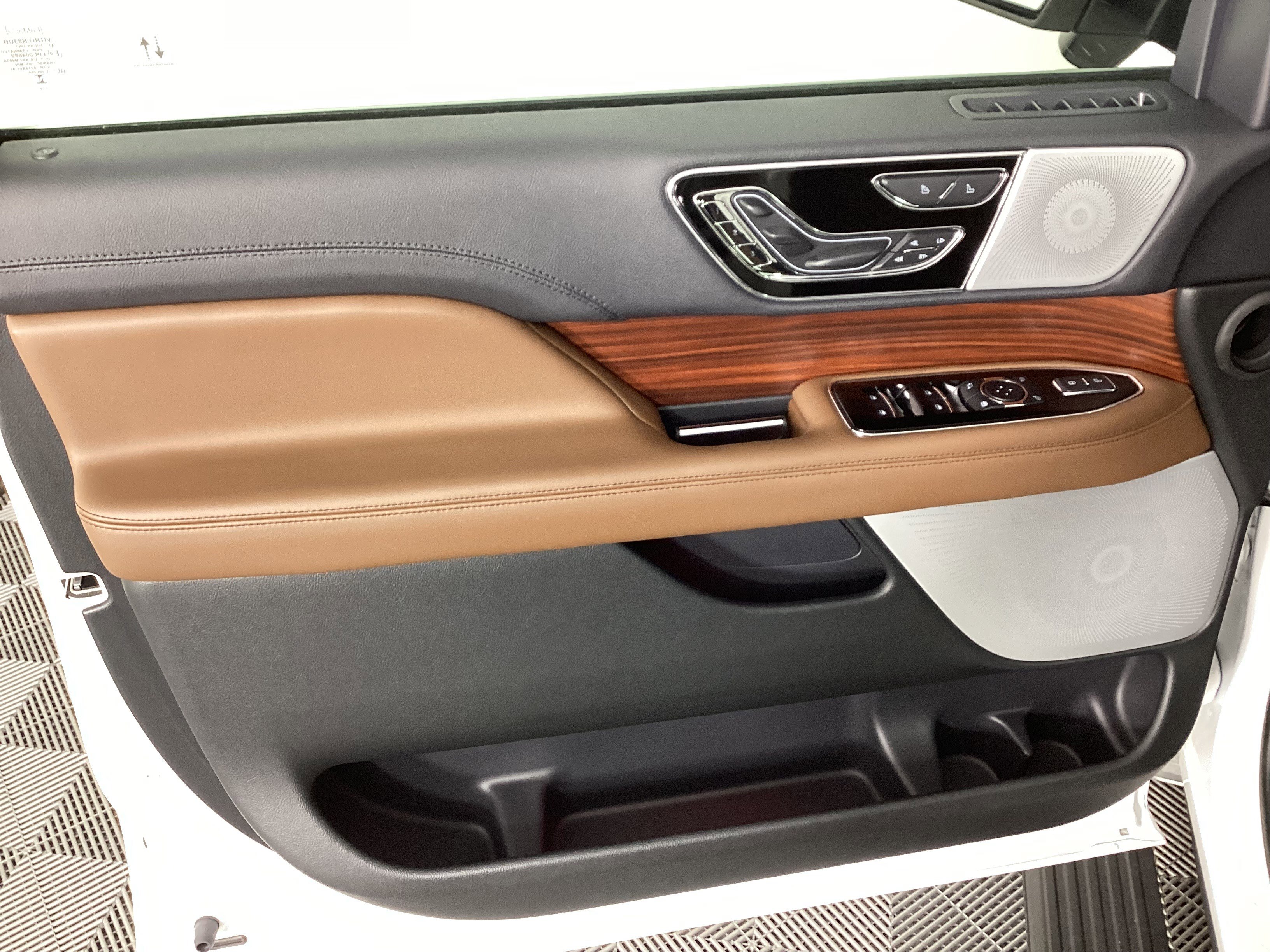 Used 2024 Lincoln Navigator Reserve image 27