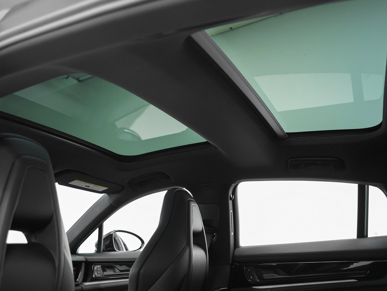 Certified 2025 Porsche Panamera 4 AWD/4WD image 36