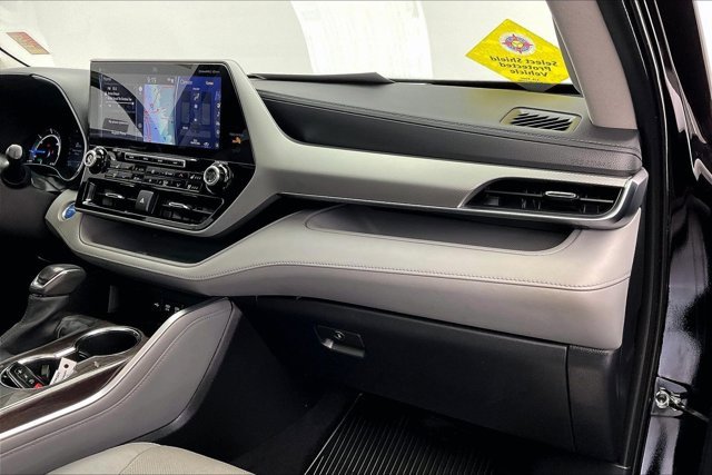 Used 2021 Toyota Highlander Platinum image 16