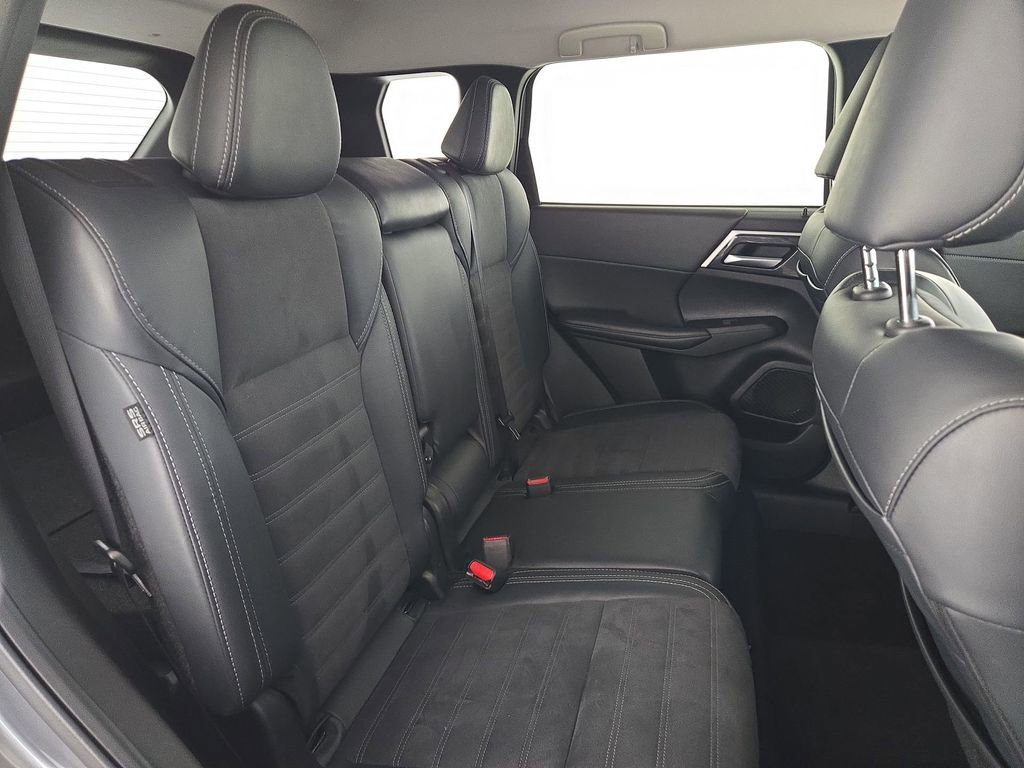Used 2024 Mitsubishi Outlander SE image 32