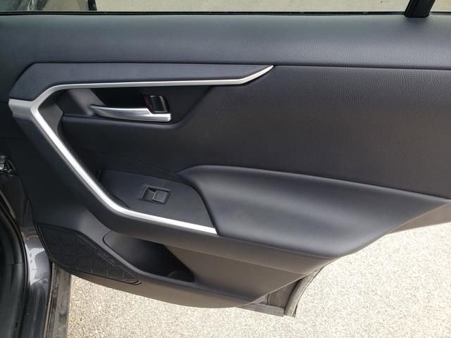 Used 2025 Toyota RAV4 XLE AWD/4WD image 17