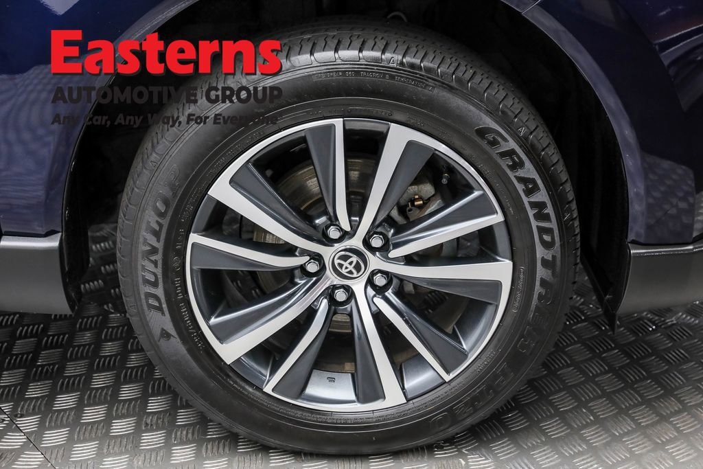 Used 2024 Toyota Venza LE image 30