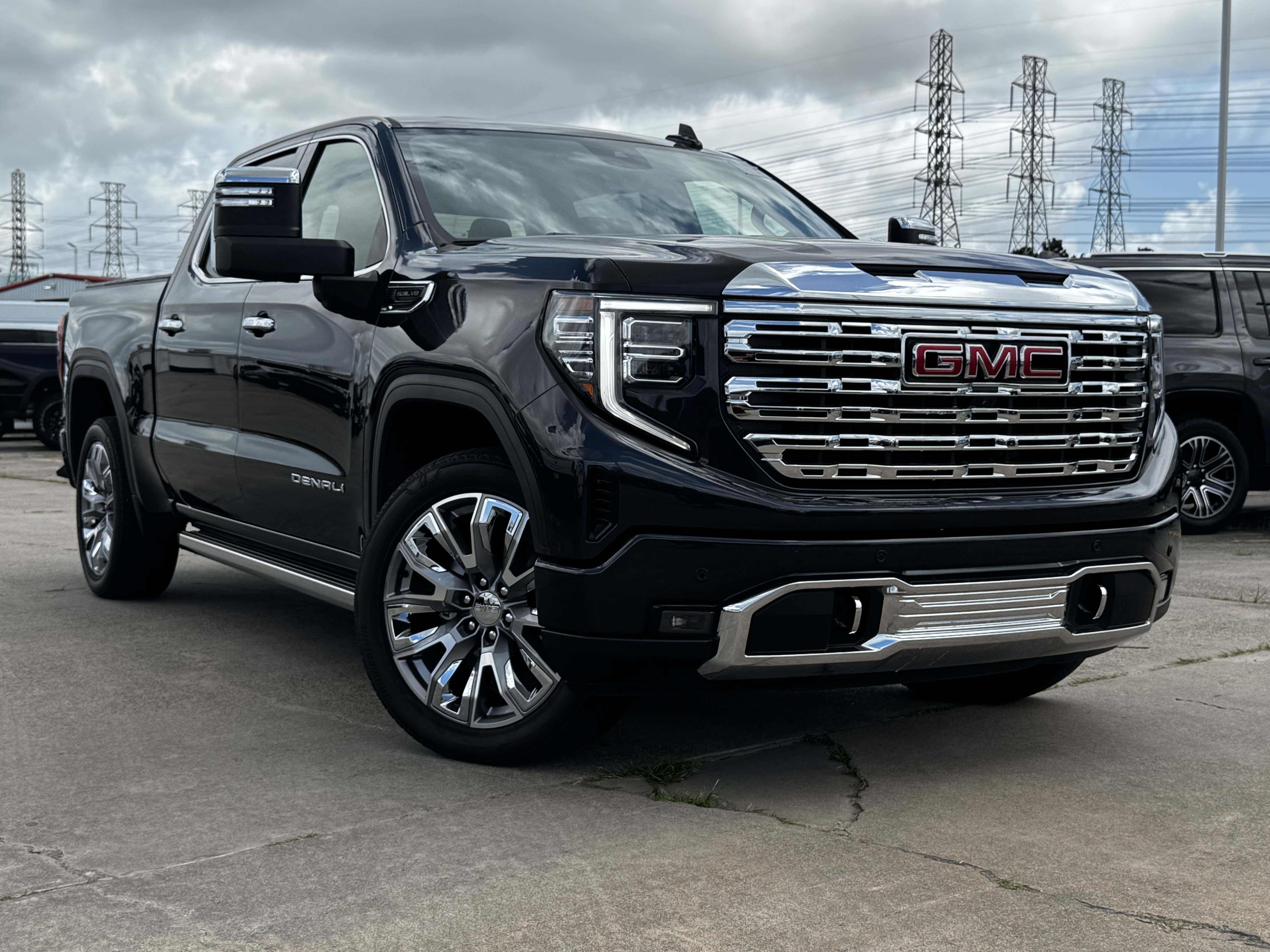 Used 2025 GMC Sierra 1500 Denali w/ Denali Reserve Package AWD/4WD image 2
