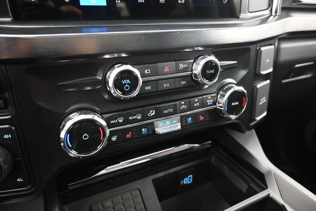 New 2026 Ford F250 Lariat w/ Black Appearance Package AWD/4WD image 16