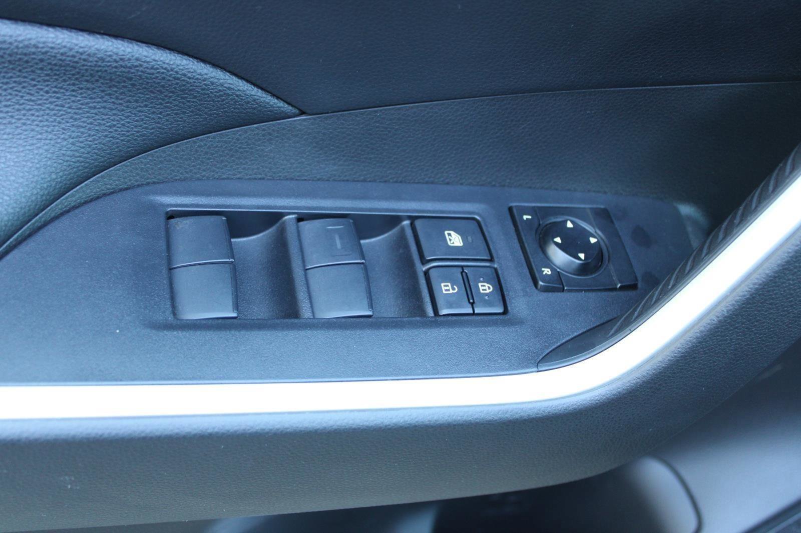 Used 2021 Toyota RAV4 AWD Hybrid image 46