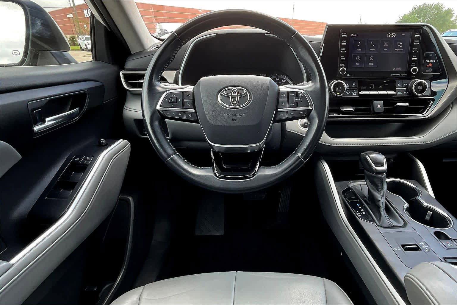 Used 2020 Toyota Highlander XLE FWD image 6
