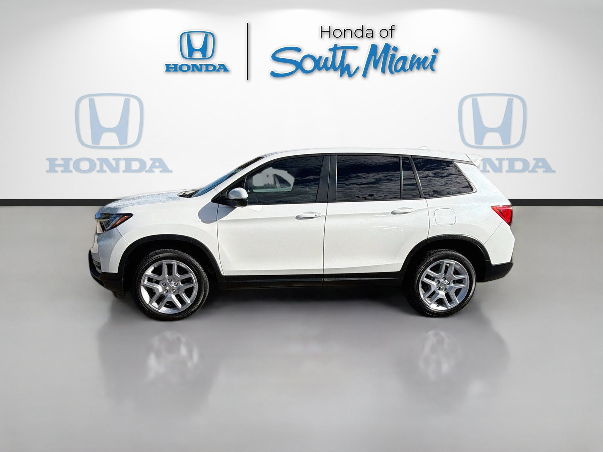 Certified 2025 Honda Passport EX-L image 4