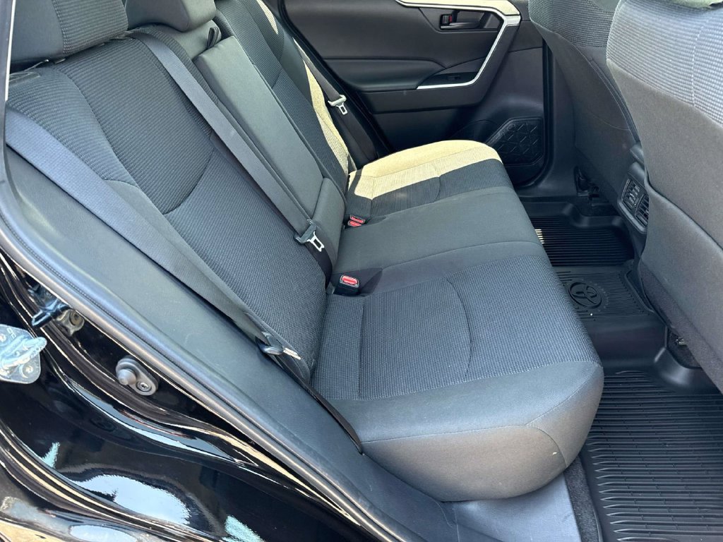 Used 2024 Toyota RAV4 LE AWD/4WD image 11
