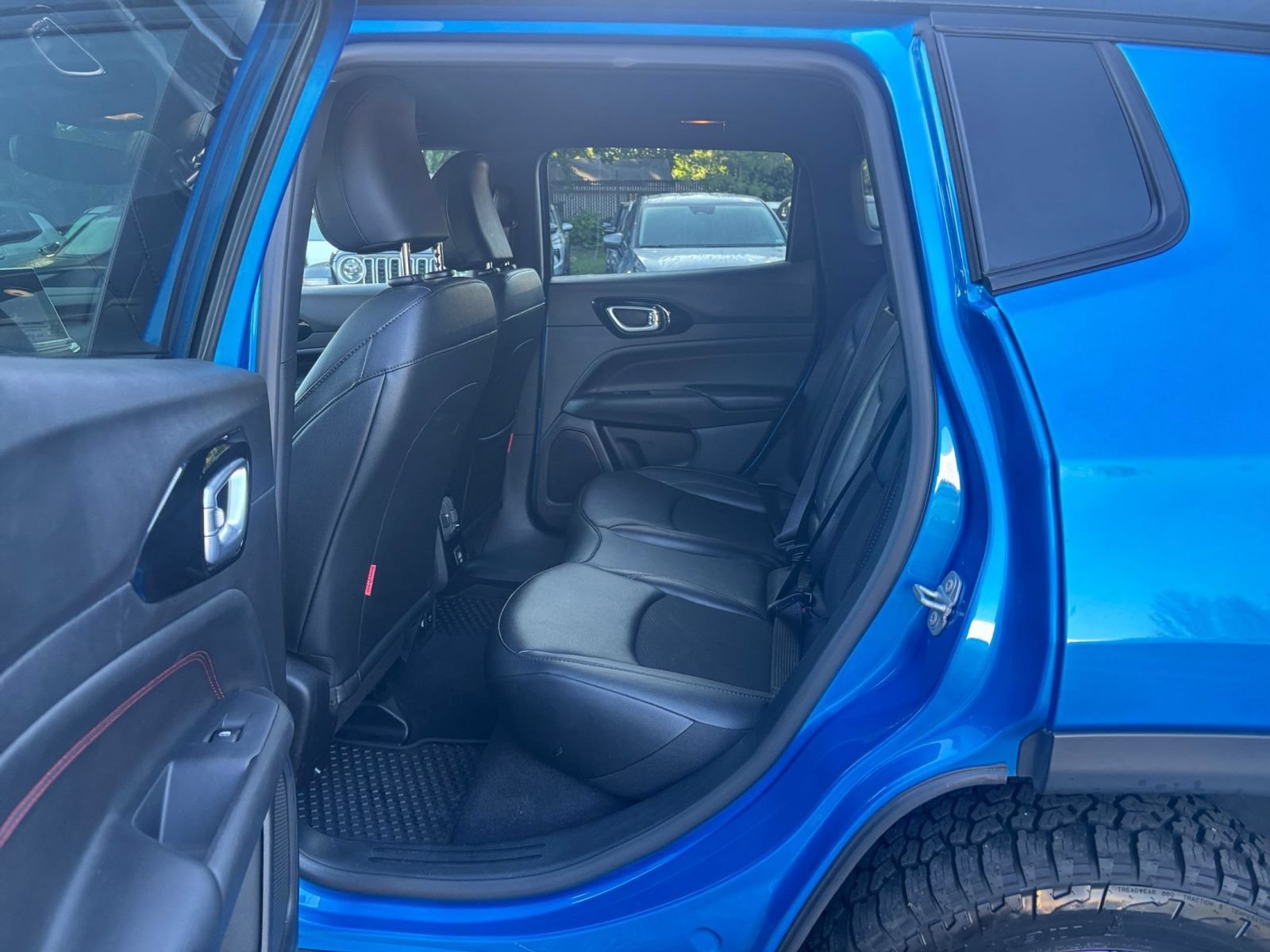 Used 2025 Jeep Compass Trailhawk AWD/4WD image 24